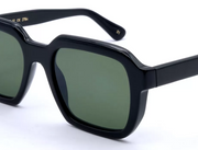 Side view of the LGR Raffaello glasses in Black 01/Green G15 - zoomed in on frame rim.