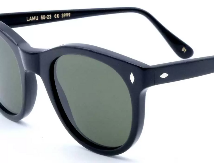 Side view of the LGR Lamu in Black 01/Green G15 - zoomed in on the frame rim.