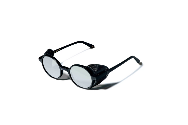 A side view of the LGR Reunion Flap glasses in Black Matt 22/Black/Flat Silver Mirror - zoomed out.